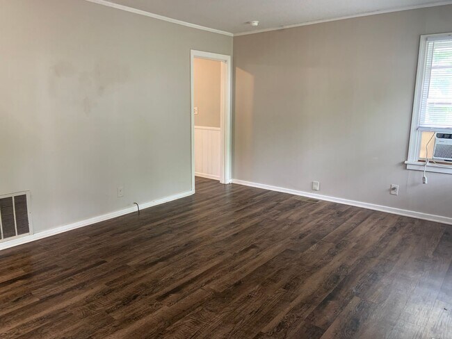 Building Photo - Cute Glenwood area 2 BR Near UNCG