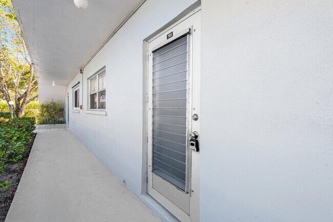 Foto del edificio - 2440 SW 22nd Ave