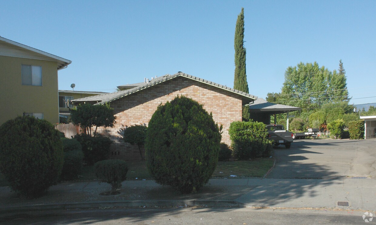 Building Photo - 2244 Tomasina Ct
