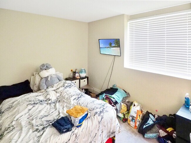Foto del edificio - Clean and open 1 bedroom condo ready on Ju...