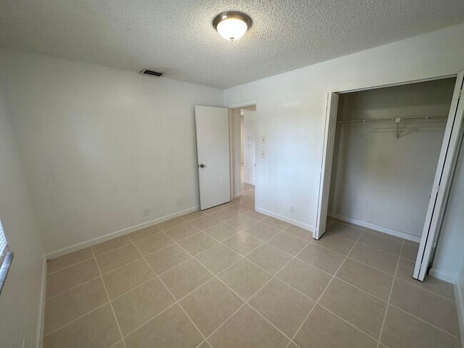 Building Photo - 4276 Line Dr