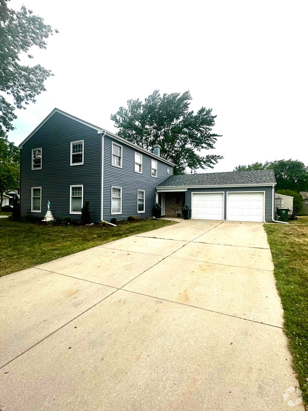 Building Photo - 23W234 Edgewood Ct