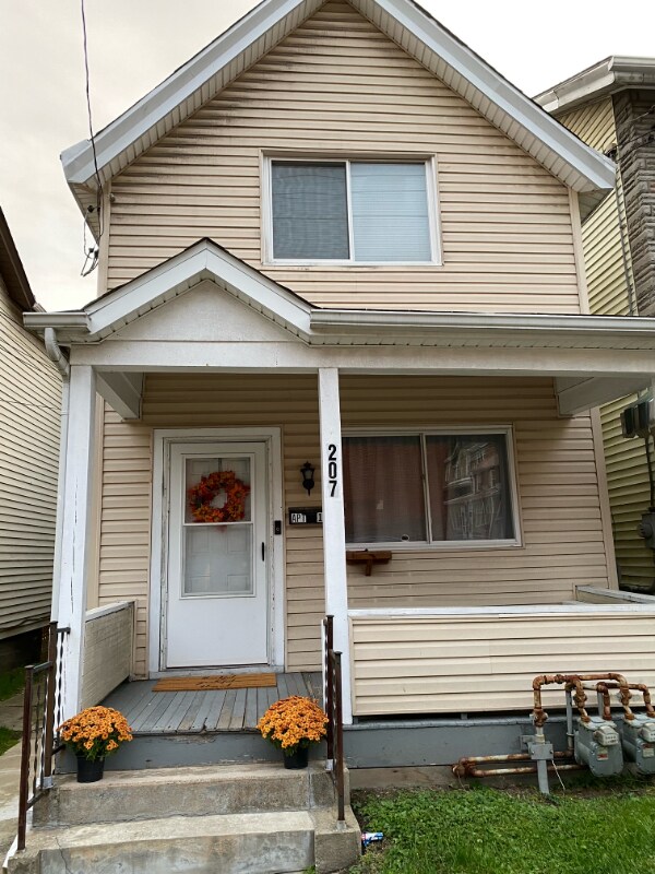 207 Railroad Ave Unit Downstairs, Carnegie, PA 15106 Room for Rent in