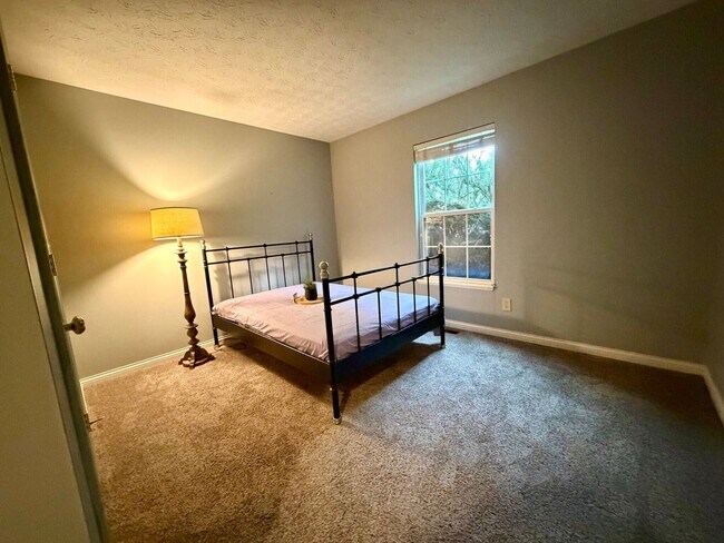 Building Photo - 1402 Crusade Dr