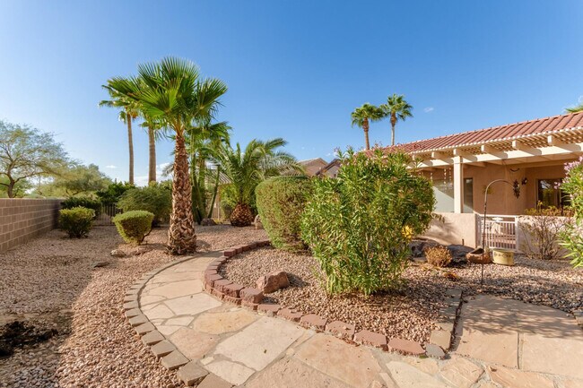 Foto del edificio - 16215 W Desert Winds Dr