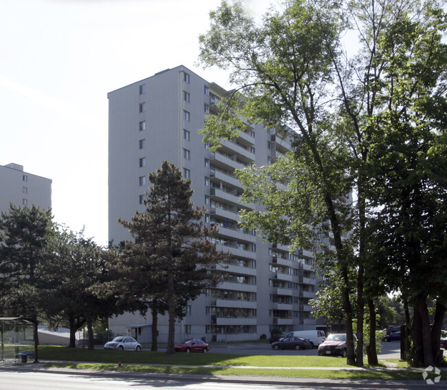 Building Photo - 1840 Bloor St