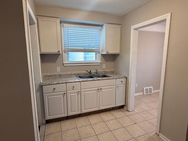 Foto del edificio - Newly remodeled Detroit home now available!