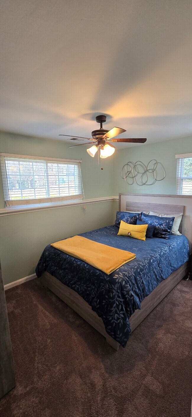 Foto del edificio - 1610 Oak Knoll Ln
