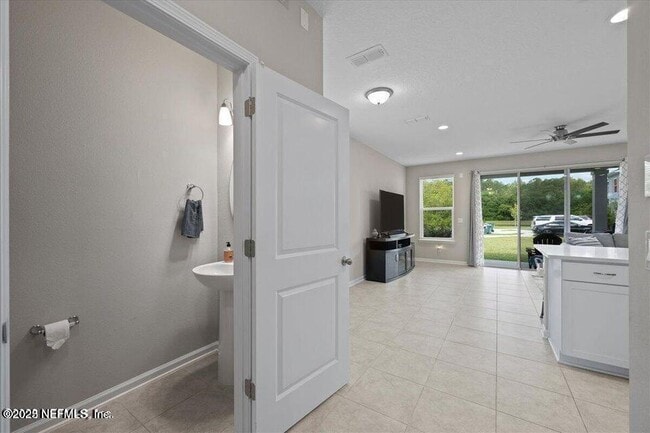 Foto del edificio - 12930 Ludo Rd