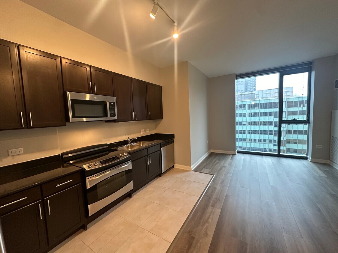 Foto principal - 227 W Lake St