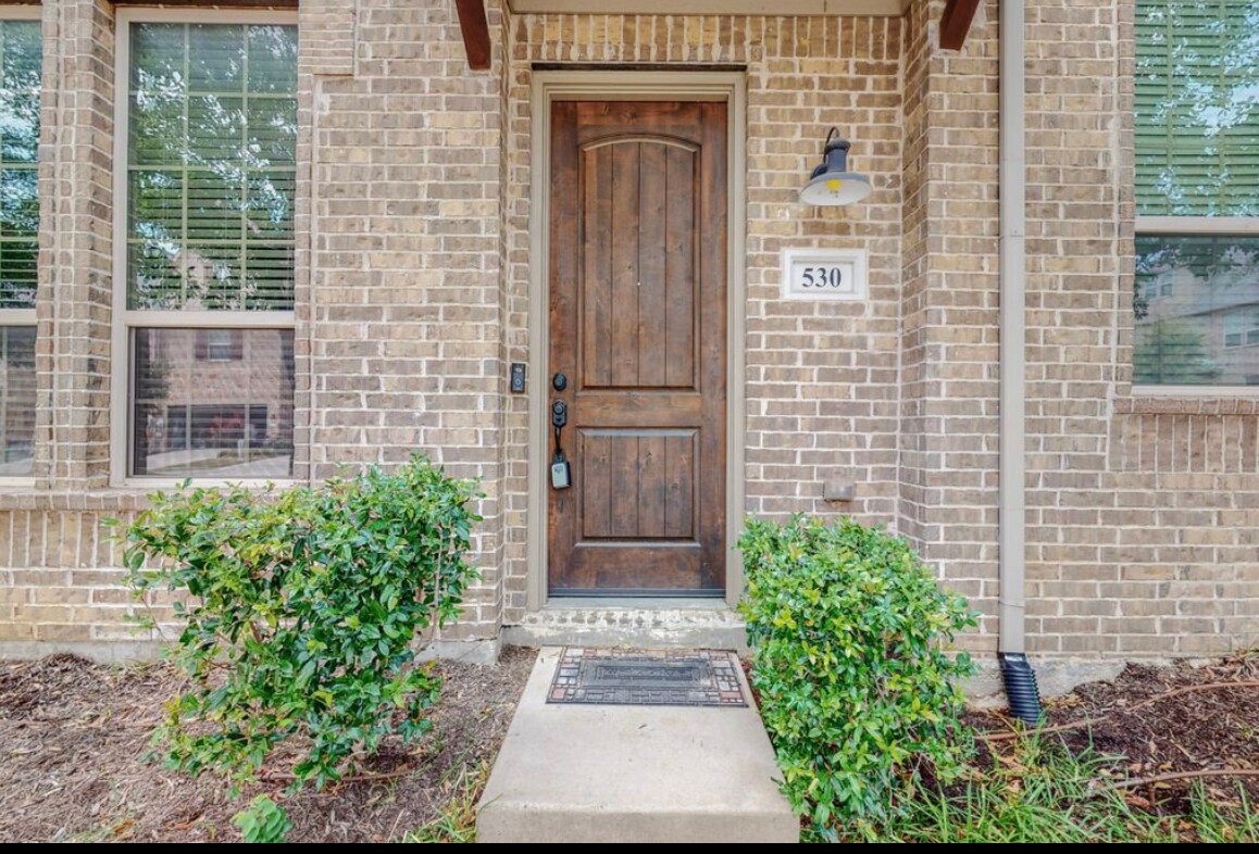 Primary Photo - 530 Reale Dr