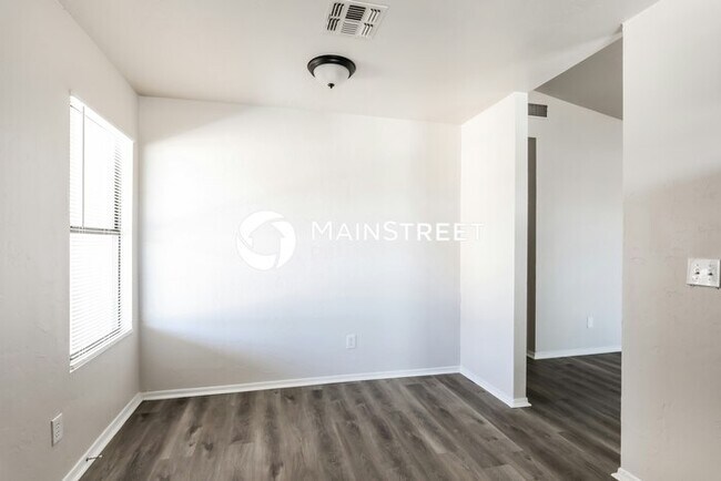 Building Photo - 4 Bedroom Pet-Friendly Home in TUCSON, AZ with Main Street Renewal