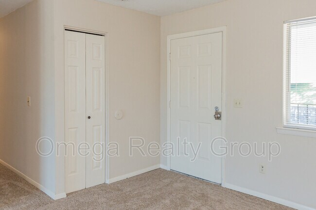 Building Photo - 1701 14th Ave E