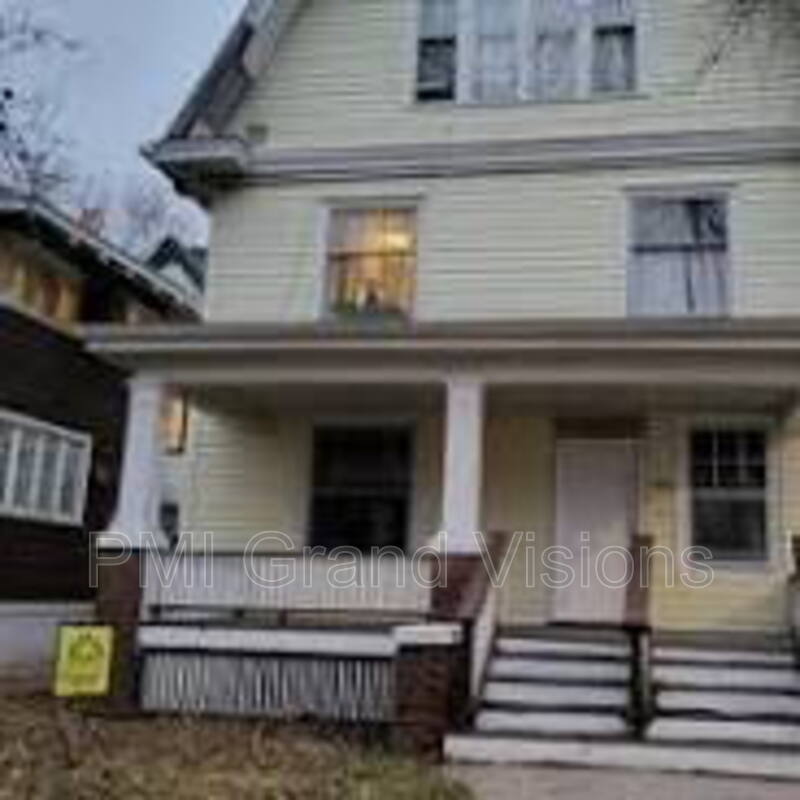 Foto principal - 250 N College St