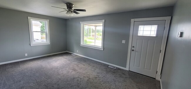 Sala de estar - 366 S Greensburg St
