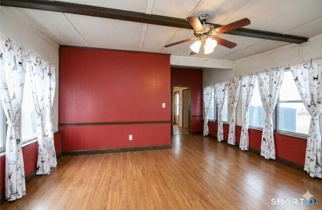 Foto del edificio - 111 Chestnut Grove Rd