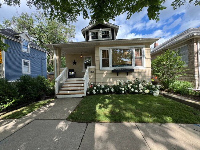 Foto del edificio - 1235 Darrow Ave