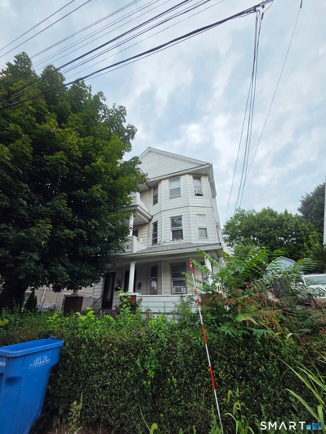 Building Photo - 77 Alma St