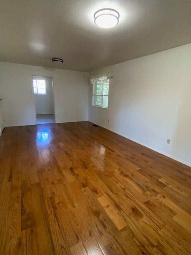 Building Photo - 205 S 46th Ave