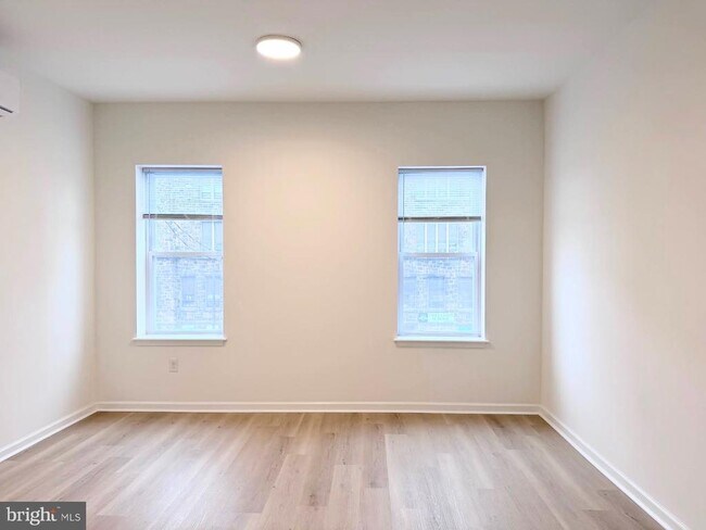 Building Photo - 319 E Lehigh Ave