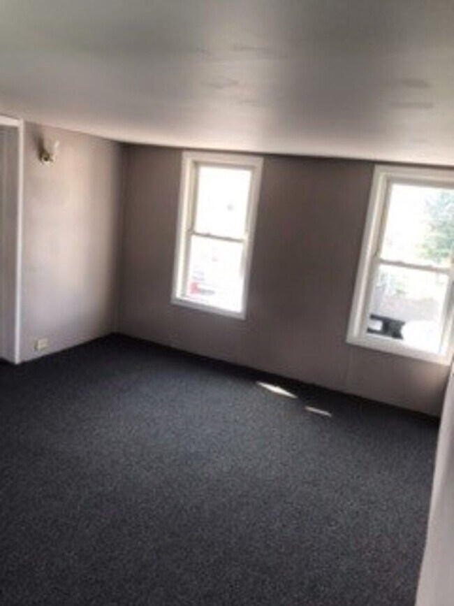 35 Vine St Unit 35 Vine Street APT 2, Tamaqua, PA 18252 Room for Rent