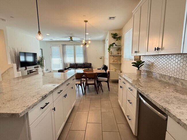 Foto del edificio - 2658 S Harmony Ave
