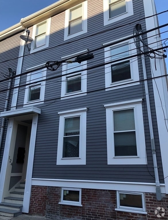 Building Photo - 124 W 9th St