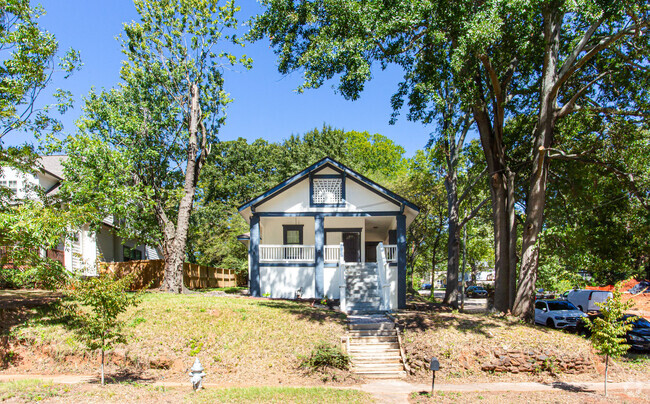 Building Photo - 180 Claire Drive Southeast