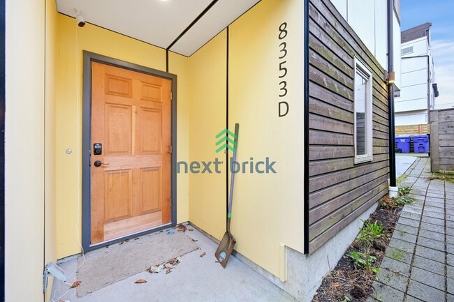 Building Photo - A beautiful 3 bed and 2 bathroom townhouse for rent
