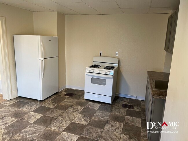 Foto del edificio - 612 W 11th St