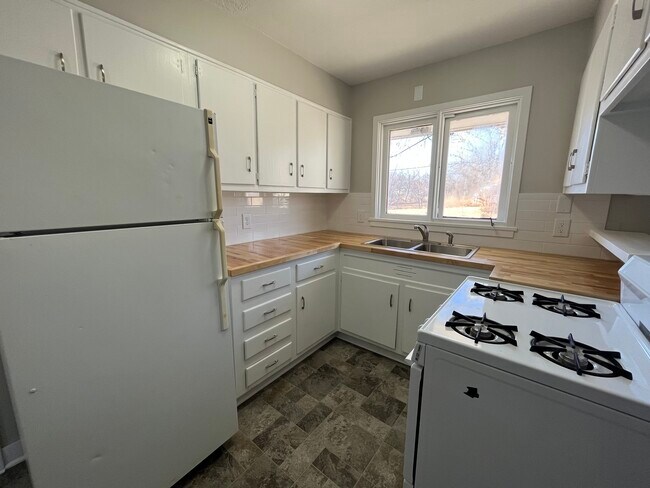 Building Photo - 5206 W Craw St