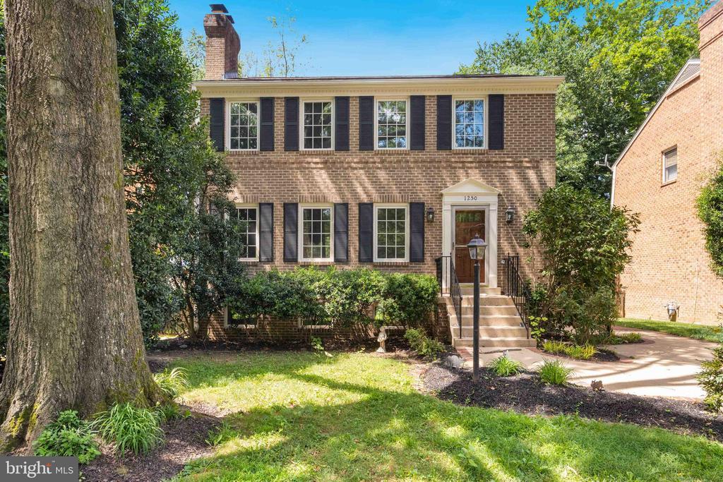 Foto principal - 1250 Pine Hill Rd