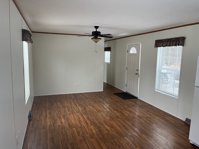 Foto del edificio - 8 Moss Ln