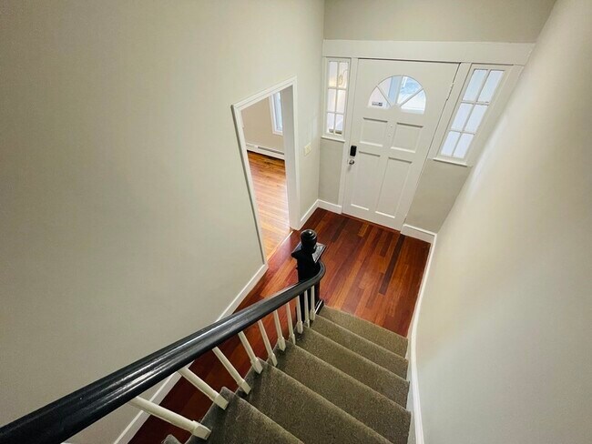 Foto del edificio - 6 Dixfield St