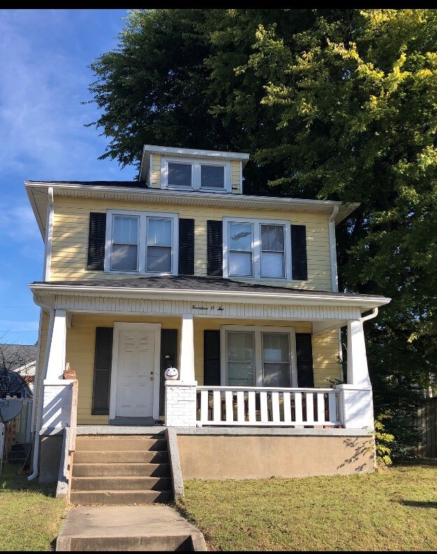 1402 Bessie St Unit 4, Cape Girardeau, MO 63701 Apartment for Rent in