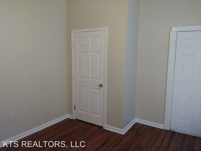 Building Photo - 8821-8821 Olive St