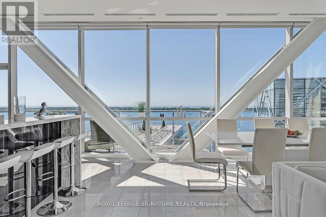 Photo du bâtiment - 39 Queens Quay E