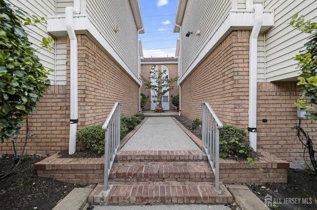 Building Photo - 1606 Madaline Dr