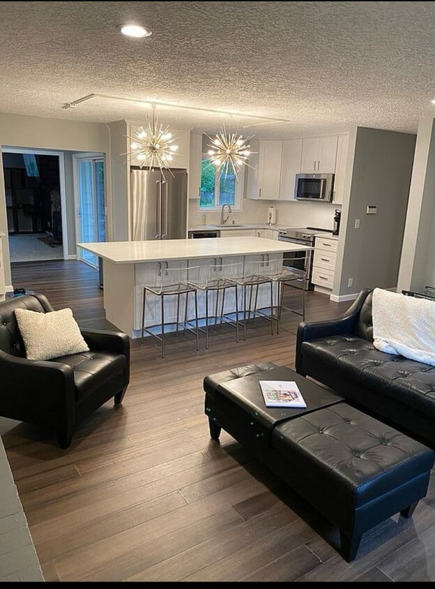 Building Photo - Beautiful Home w/Upgrades Throughout in La...
