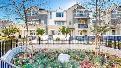 Building Photo - 221 Gambrel Cir