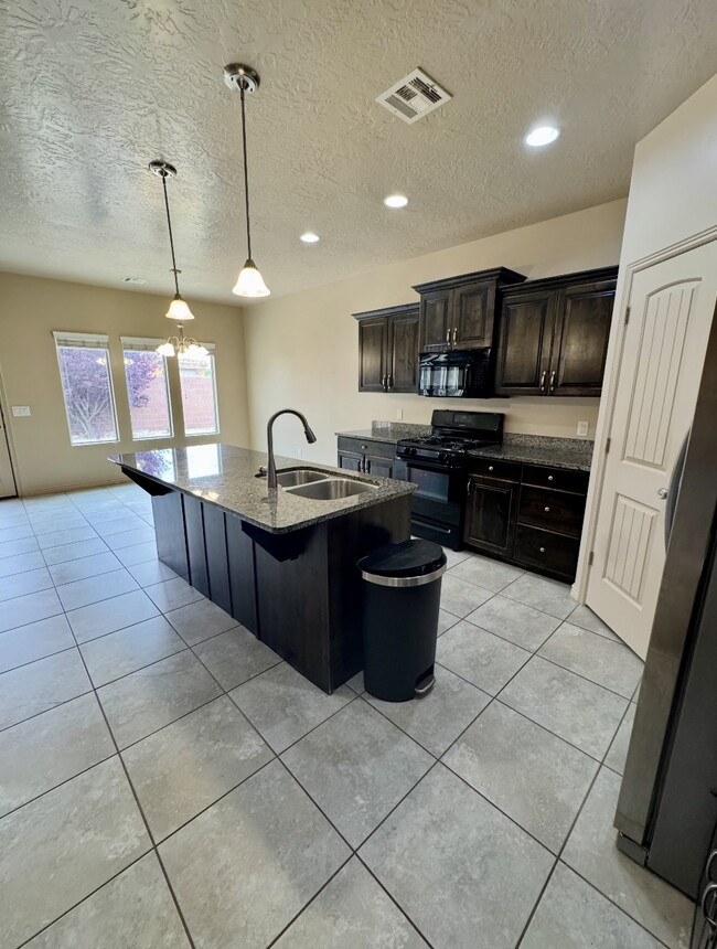 Building Photo - 2902 E 3520 S