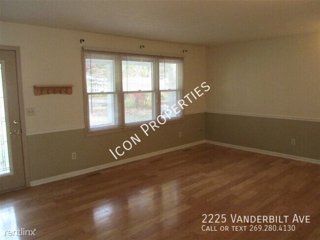 Foto del edificio - 2225 Vanderbilt Ave