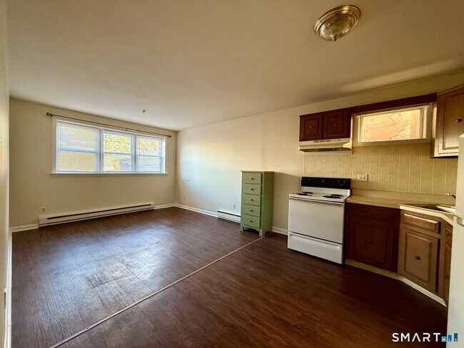 Building Photo - 179 Elm St