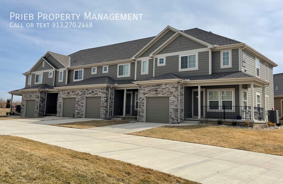 Reserve Townhome Available November 15th Townhome Rentals in Lenexa