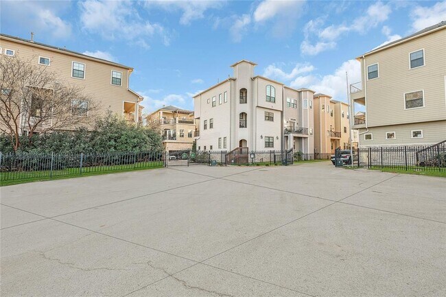 Building Photo - 2043 W 14th 1/2 St
