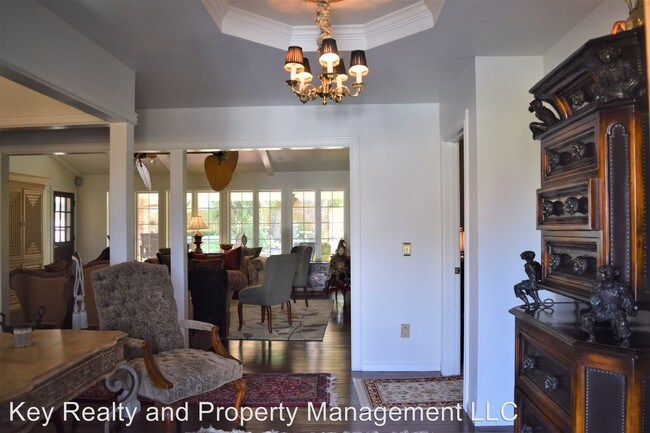 Building Photo - 3 br, 2.5 bath House - 1108 Oak Tree Dr