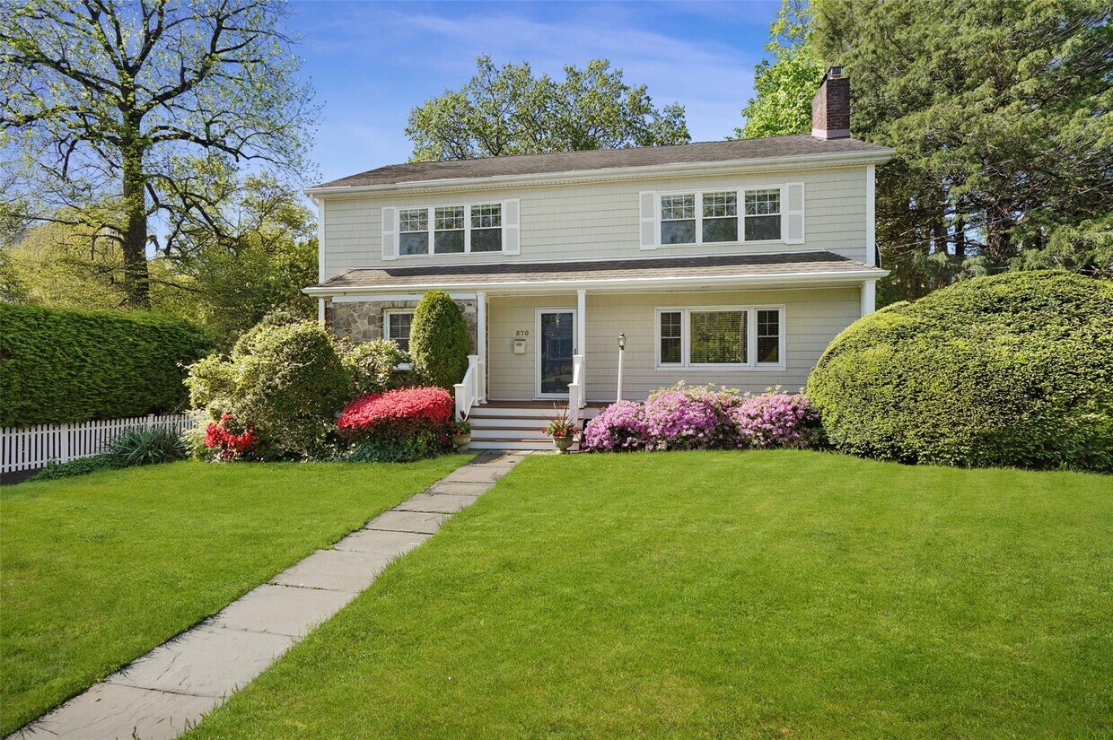 Foto principal - 370 Oakland Beach Ave