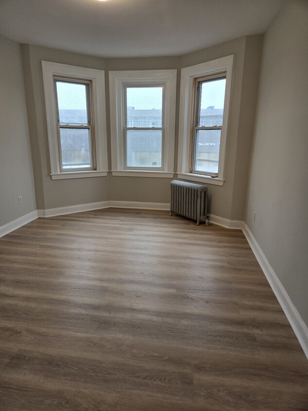 Foto principal - 1315 Commonwealth Ave
