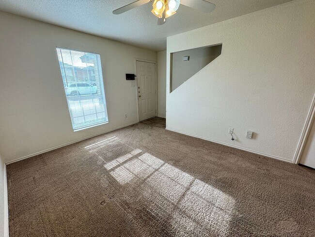 Foto del edificio - 4405 Abigail Dr