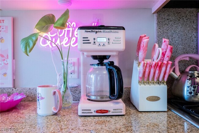 Building Photo - 353 E Bonneville Ave